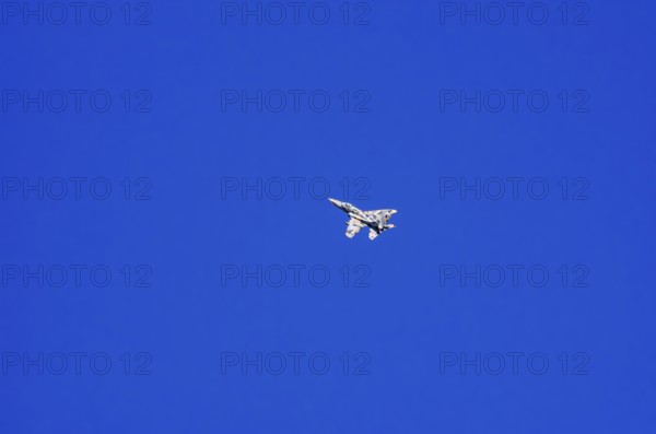 A single-jet fighter jet during a flight demonstration as part of an air show at the Rossfeld Air