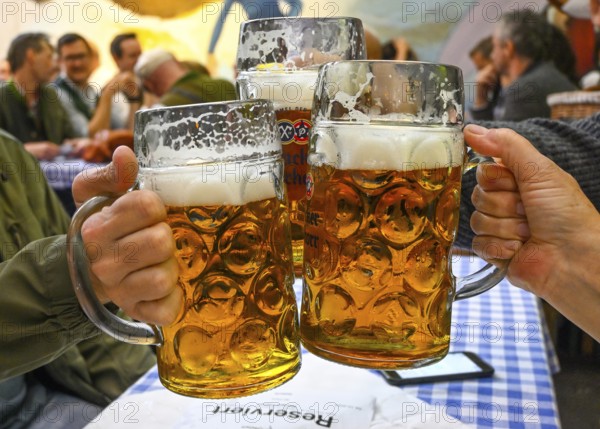 Guests toast with beer mugs, beer mug, Hacker-Pschorr party tent, Bavarian sky, Oktoberfest,