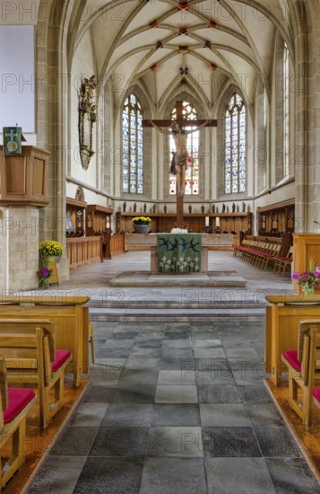 St. Martin's Church with altar, interior view, market square, Pfullingen, Baden-Württemberg,