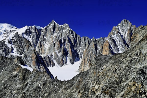 From the left, Mont Blanc, Mont Maudit, Mont Blanc du Tacul, Pointe Helbronner viewing terrace,