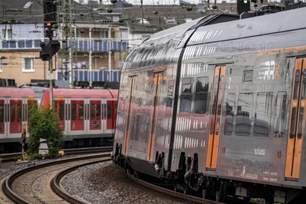Rhein-Ruhr-Express, RRX train, RE5 on the way to Oberhausen, S6 on the way to Düsseldorf airport,
