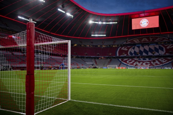 Overview, totals, scoreboard, goal, logo FC Bayern Munich, FCB, blue hour, Champions League,
