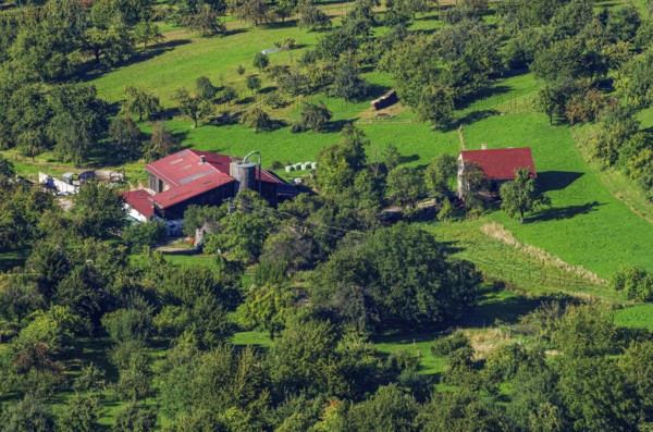 Picturesque rural area with farm at the foot of the Swabian Jura, Albtrauf auf dem Rossfeld in