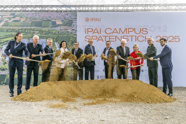 From left, architect Jacob van Rijs, OB Harry Mergel, Digital Minister Dr. Karsten Wildberger,