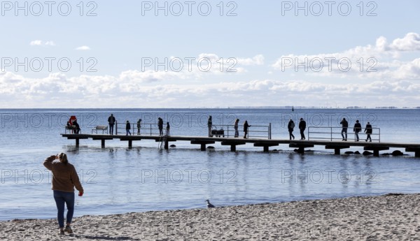 Beach scene on the south beach in sunny autumn weather, Fehmarn island, 18.10.2025, Fehmarn,
