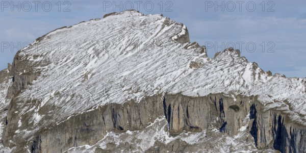 Mountain panorama from Walmendinger Horn, 1990m, to the Hohe Ifen covered by the first snow in