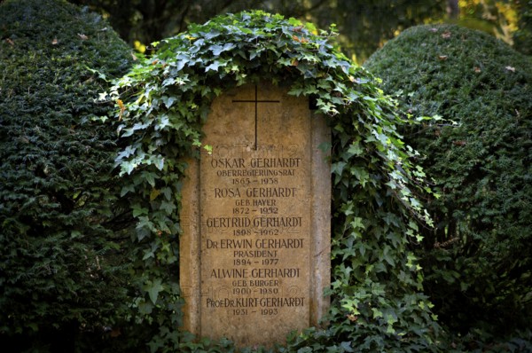 Gravesite, Gravestone, Grave of the Oskar and Rosa Gerhardt family, Waldfriedhof, autumn, autumnal,