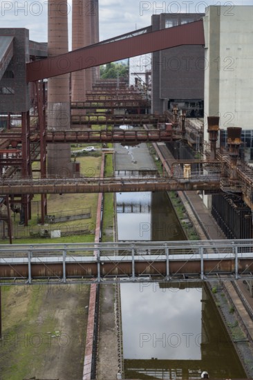 Zollverein coking plant, coke ovens, chimneys, conveyor bridges, view from above, UNESCO World