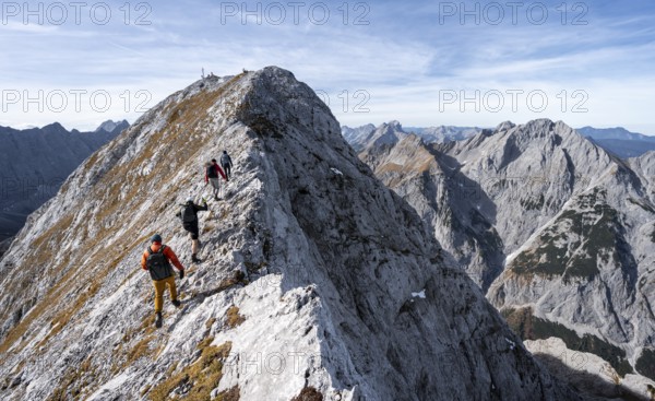 Mountain panorama, group of mountaineers on the ridge of the Gamsjoch, transition to the main