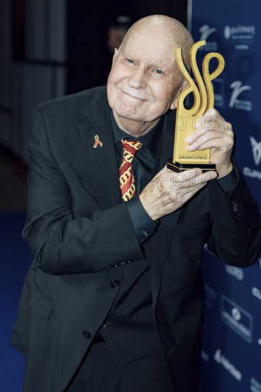 Lutz Mackensy receives the German Acting Award 2025 for the category The Voice at the German Acting