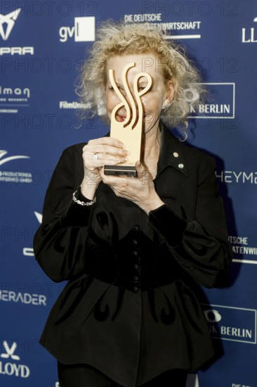 Sunnyi Melles receives the German Acting Award 2025 for the category Comedic Role in The Doubters