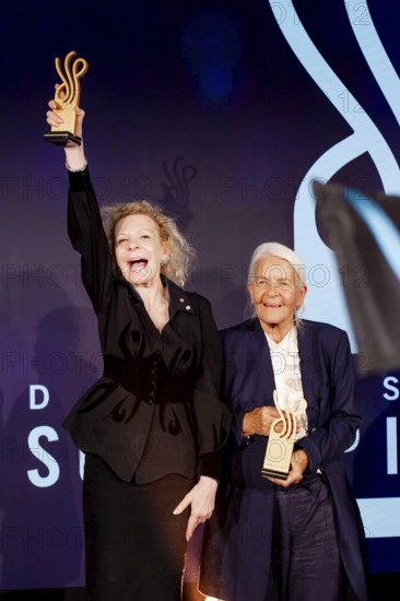 Sunnyi Melles with the German Acting Award 2025 for the category Comedic Role in Die Zweiflers and