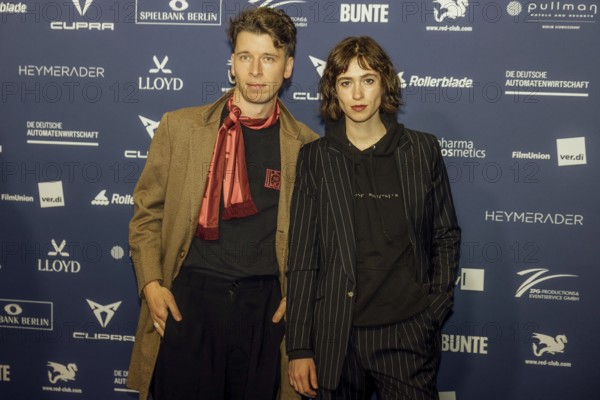 Tonio Schneider and Lia von Blarer on the red carpet in front of the award ceremony at the Pullmann