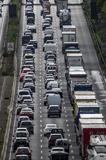 Traffic jam on the A3 motorway between the Hilden junction and the Mettmann junction, view to the