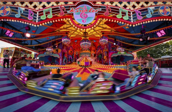 Petersburg sleigh ride, round ride, rides, motion, motion effect, neon lights, Cannstatter Wasen,