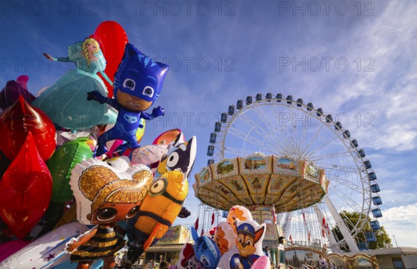 Balloons, helium balloons, motif balloons, chain carousel, Cannstatter Wellenflug, Ferris wheel,