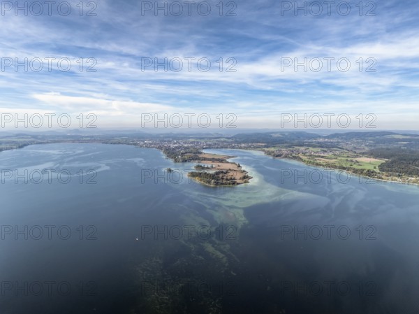 Aerial view of the Mettnau peninsula with the Markelfinger Winkel on the right and the Zeller See