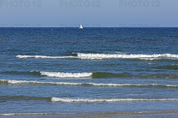 Sailboat, waves, swell, Baltic Sea, Geltinger Birk nature reserve, Nieby, Schleswig-Holstein,