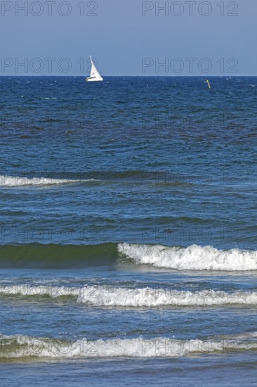Sailboat, waves, swell, Baltic Sea, Geltinger Birk nature reserve, Nieby, Schleswig-Holstein,