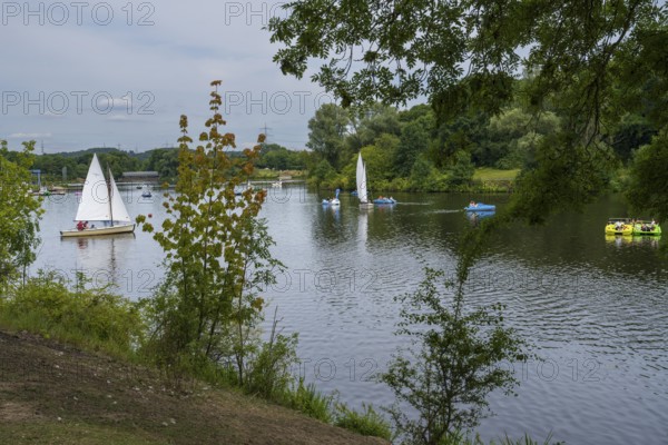 Pedal boats and sailing boats on the Oelbach, Kemnader See, Heveney, Witten, Ruhr area, North