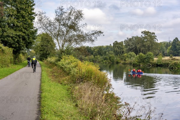 Canoeing on the Ruhr near Hattingen, towards Bochum, hire canoes, towpath, part of the Ruhr Valley