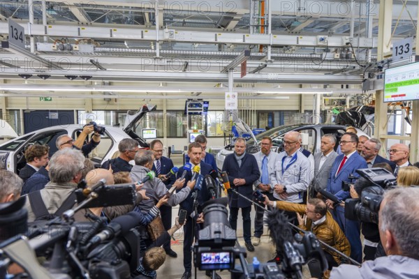 Minister President Michael Kretschmer and Economics Minister Dirk Panter and Thomas Edig, Head of