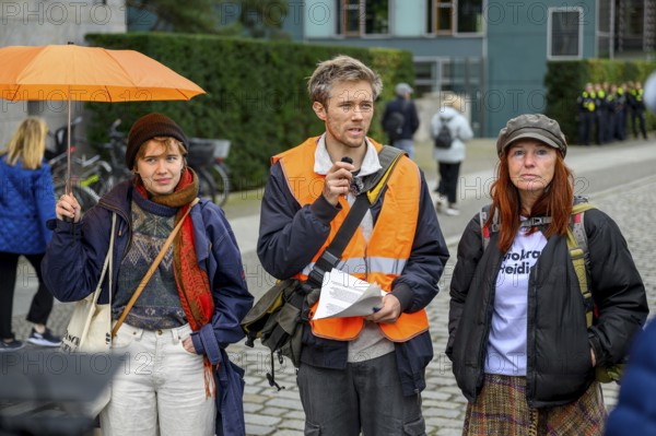 Henning Jeschke talks about the revolution of the new generation: just as children play cops and