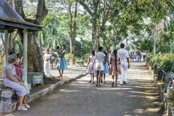 Families strolling in garden at zoo, Colombo, Sri Lanka, South Asia, Indian subcontinent, South