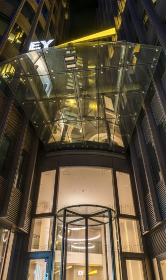 Night photo, main entrance from the frog's perspective, office complex of Ernst & Young Law GmbH