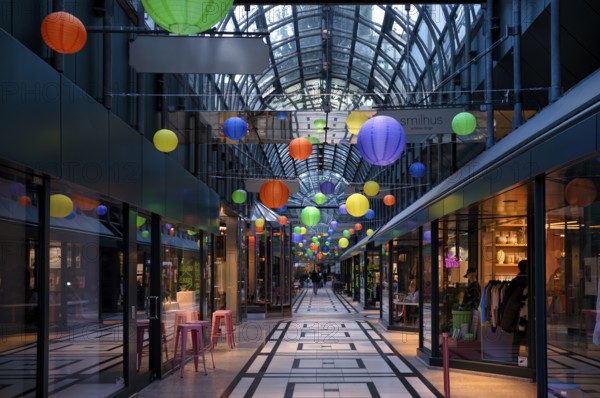 Calwer Passage, shopping arcade, shopping centre, roofed, mixed light, balloons, Stuttgart,