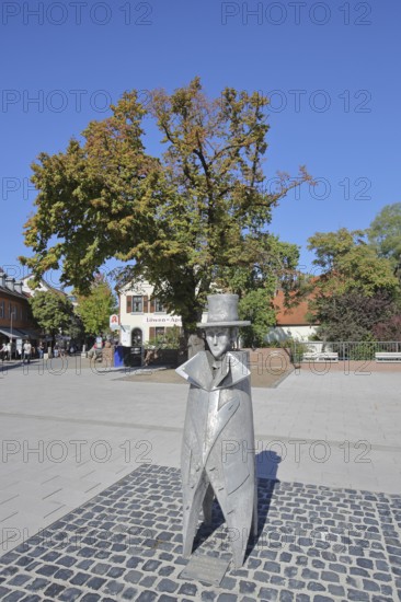 Sculpture Standing Collar by Bernd Kastenholz 1994, metal sculpture, modern art, aluminium,