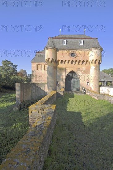 Portal with archway, large castle built in the 18th century, bridge, castle moat, Kleinbüllesheim,