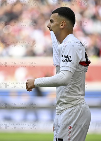 Badredine Bouanani VfB Stuttgart (27) Disappointment disappointed after missed goal opportunity