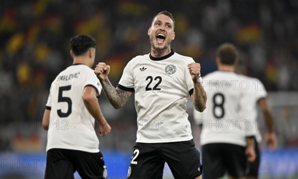 Goal celebration David Raum GER (22) Gesture Gesture Aleksandar Pavlovic GER (05) Leon Goretzka GER