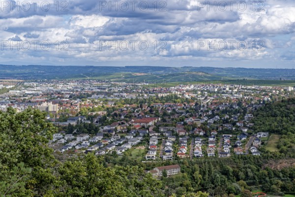 Ausblick vom Rotenfels, einer Steilwand am Naheufer im Naturpark Soonwald-Nahe, auf das Nahetal und