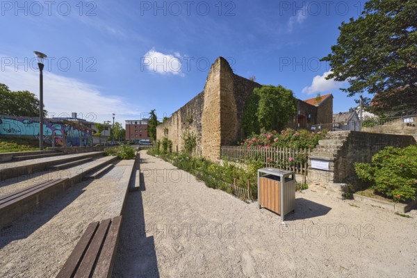 Haus der Jugend, Altes Wasserschloss, Altstadt, Stadtbefestigung, Stadtmauer, Burg, Laterne,