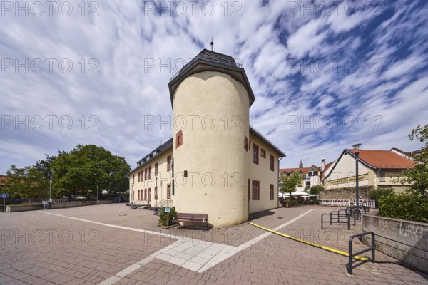 Historische Gebäude, Kellerei, allgemeine Architektur, Laterne, Fahrradständer, Sitzbank,