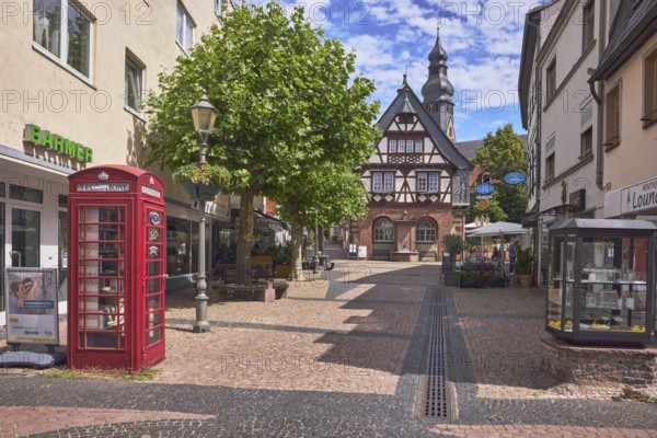 Fußgängerzone, historisches Rathaus, Altes Rathaus Café Hofheim am Taunus, Fachwerkhaus, Gehweg aus