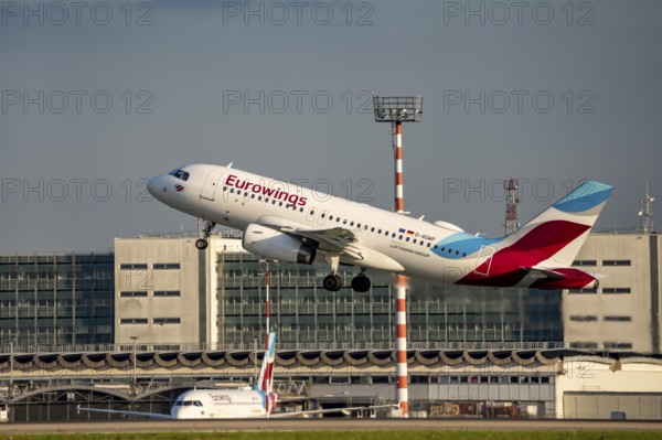 Eurowings Airbus A319 beim Start auf dem Flughaben Düsseldorf, DUS, Nordrhein-Westfalen,