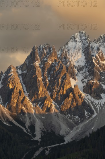 Close-up of mountain peaks of the Haunold Group in the evening light, Haunold, Haunold Group, San