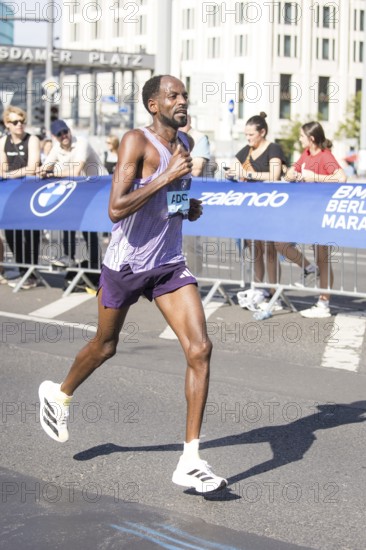 Guye Adola (ETH), later in 4th place, at KM38 in front of Potsdamer Platz at the 51st BMW Berlin