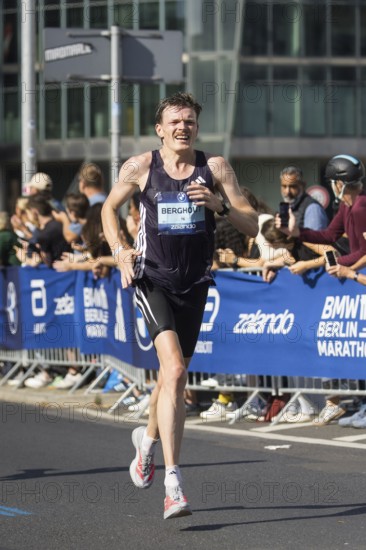 Emiel Berghout (NED), later in 31st place, at KM38 in front of Potsdamer Platz at the 51st BMW