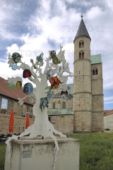 Sculpture Island of Dolls by Alicia Paz 2017, tree figure, female, faces, Modern Art, Abstract Art,