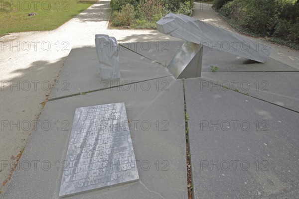Memorial to the Persecution of Sinti and Roma Victims during the Nazi Era, Sculpture by Wolfgang