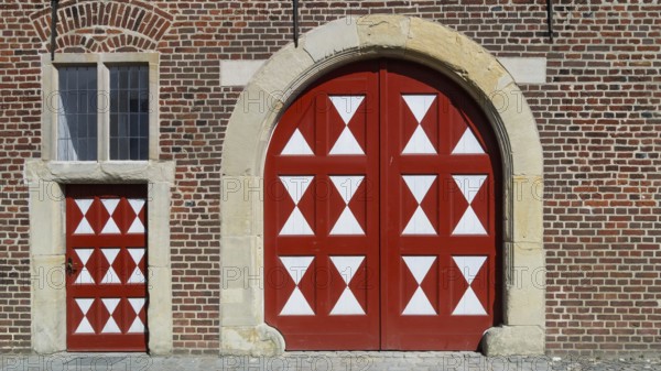 Historic moated castle, Renaissance Raesfeld Castle, façade with one Tor tor and one door, Freiheit