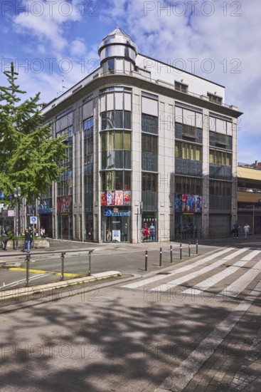 Costumes and carnival supplies, shopping, Deiters, street, pedestrian crossing, bollards, modern