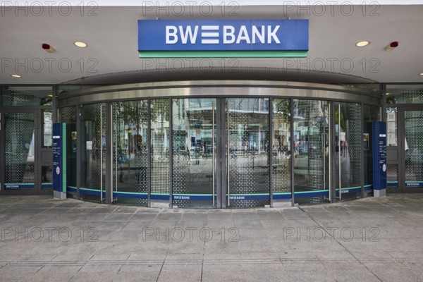 Baden-Württembergische Bank, BW-Bank, entrance area, roofing, modern architecture, reflections on