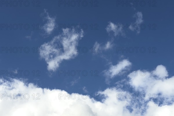 Above feather clouds veil clouds fibrous cirrus clouds torn cirrus clouds, below cirrocumulus