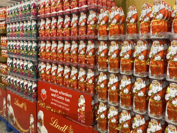 Display in shelf of wholesale of chocolate Santas Father Christmases Chocolate Father Christmases