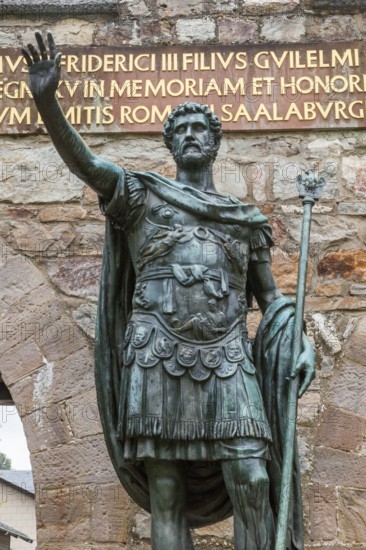 Close-up statue of ancient Roman emperor Antoninus Pius, right arm raised to Roman salute Saluto